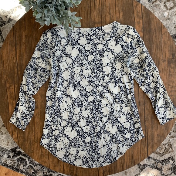 LUCKY BRAND White Blue Floral Lace Tee Small - Picture 2 of 6